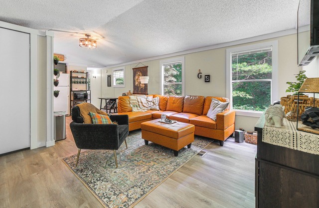 Peaceful Brookside Getaway ~10 Mi to Okemo Slopes!