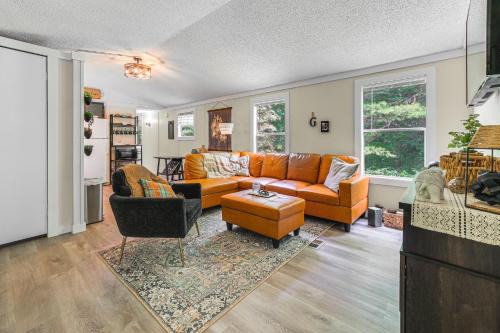 Peaceful Brookside Getaway about 10 Mi to Okemo Slopes!