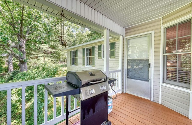 Peaceful Cottage w/Hot Tub in Appalachian Mountains - near fishing and trails!