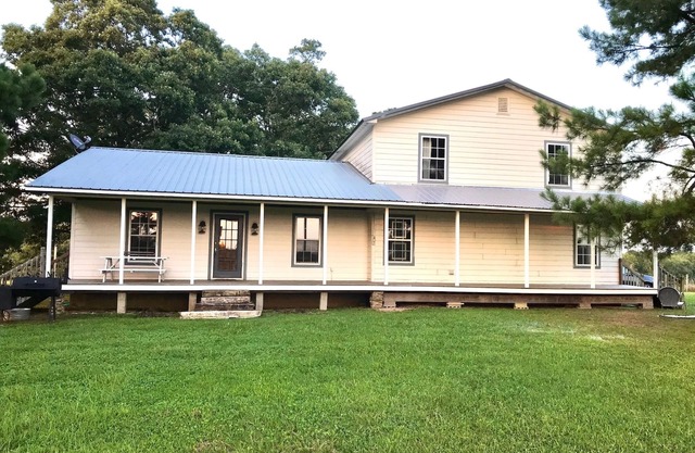 Peaceful, Easy-Access Farmhouse < 7 Min From Buffalo Nat'l River & Boxley Valley