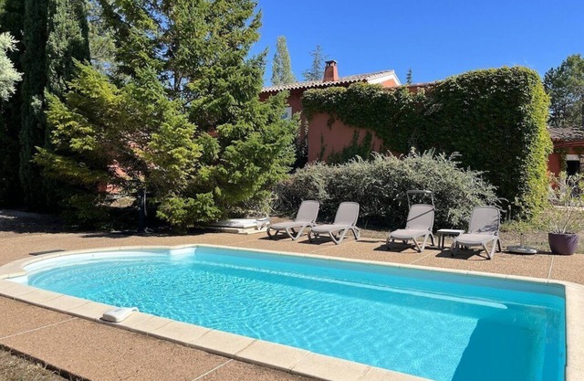 Peaceful haven for 4 surrounded by vineyards and lavender fields