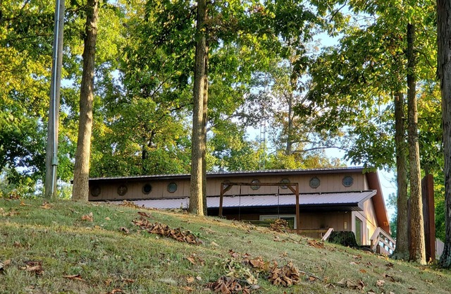 Peaceful Lake House Cabin 1, Kayaks Provided Free, Direct Water Access!