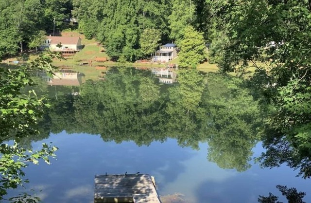 Peaceful Lake Retreat