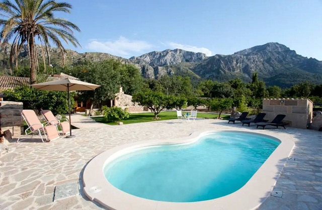 Peaceful modern Villa with great views and great location