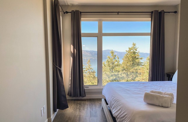 Peaceful Mountain Views By The Beach | 3 BR 3 BATH