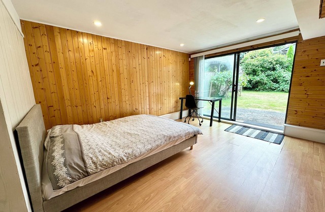 Peaceful Room with Kitchen & Laundry near Shopping mall and Airport