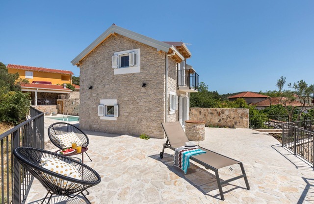 Peaceful stone nest with private heated pool