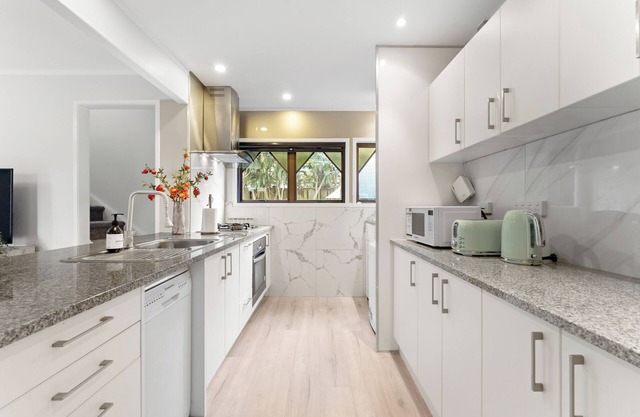 Peaceful & Stylish home in TOP Epsom school Zone