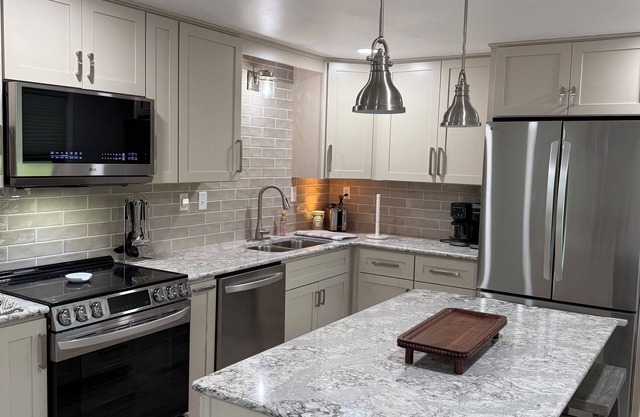 Peak Retreat is a private 3-bedroom house with WiFi and AC in tranquil Racine OH