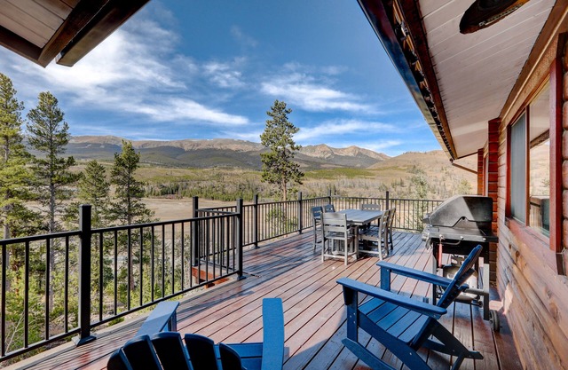 Peak Season Deals! Mountain View Cabin: Hot Tub, Game Room & Cozy Fireplace