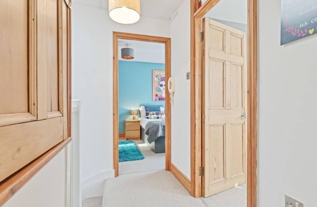 Pebble Mews House - Sleeps 6 to 8 Guests