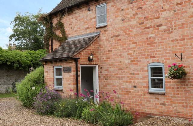 PEBWORTH COTTAGE, family friendly, luxury holiday cottage in Pebworth