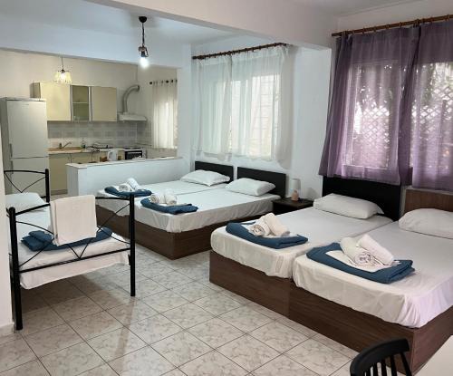 PELEKAN rooms and apartments athina 12