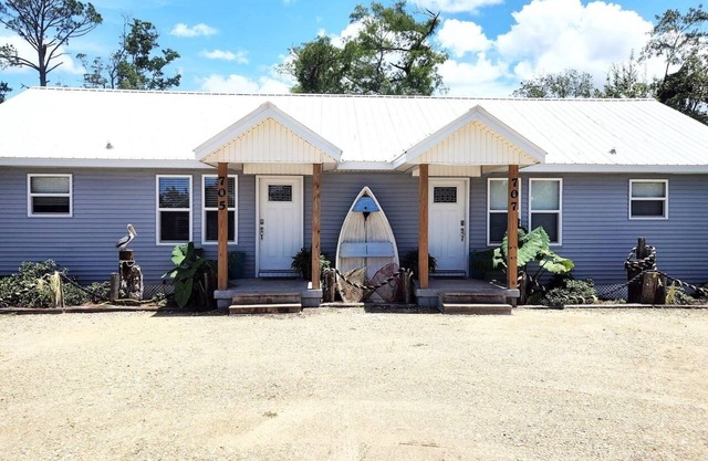 Pelicans Post - Close to Downtown & Beaches - King Bed - Boat Parking - NO Pet Fees !