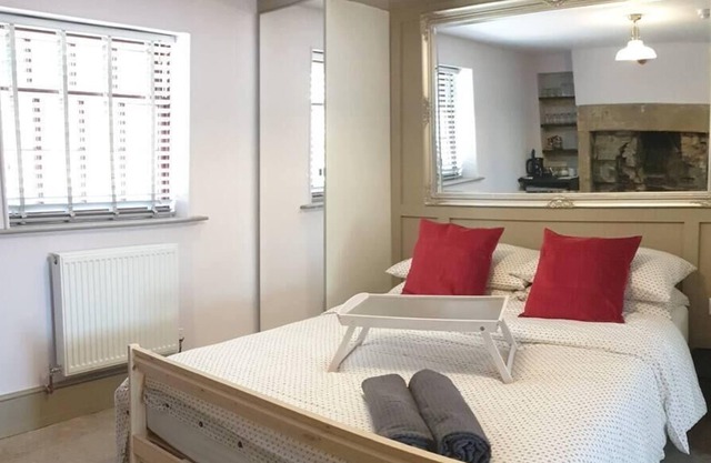 Pemberton - Suite in Canalside Guesthouse