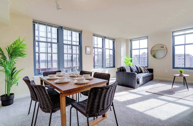 Pentagon City Retreat w/Comfort