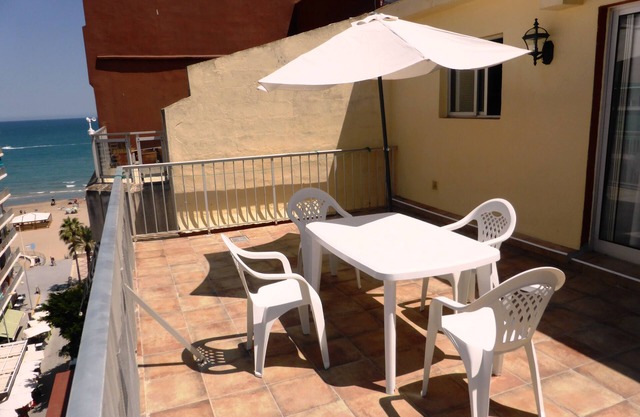 Penthouse 100 meters from the beach, with sea views