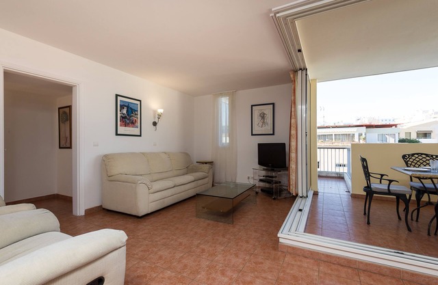 Penthouse Apartment With 2 Pools Air Con 2 Terraces + Lge private roof terrace