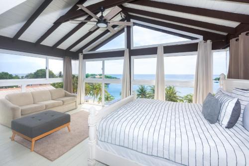 Penthouse Beachfront Luxury Bay View - West End