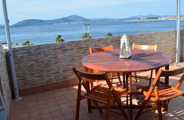 Penthouse Garibaldi facing the sea with Wi-Fi and satellite channels
