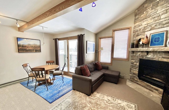 Penthouse Studio Ski In-Out- Easy Access nResort amenities Pool Hot Tubs Gym