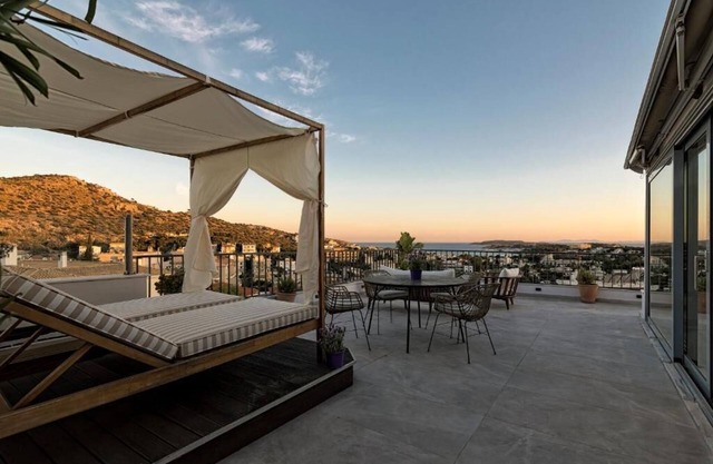 Penthouse with breathtaking view of the Vouliagmeni bay