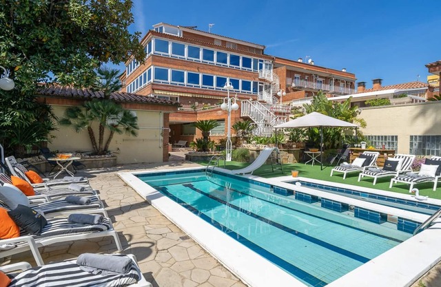 PENTHOUSE WITH LARGE TERRACE, SWIMMING POOL, TENNIS COURT, A/C, 200m BEACHES BLANCA SAND