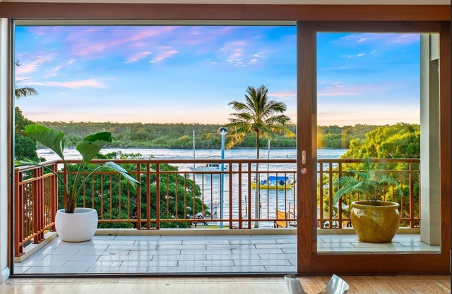 Penthouse with spectacular river views, situated on the vibrant Gympie Terrace!