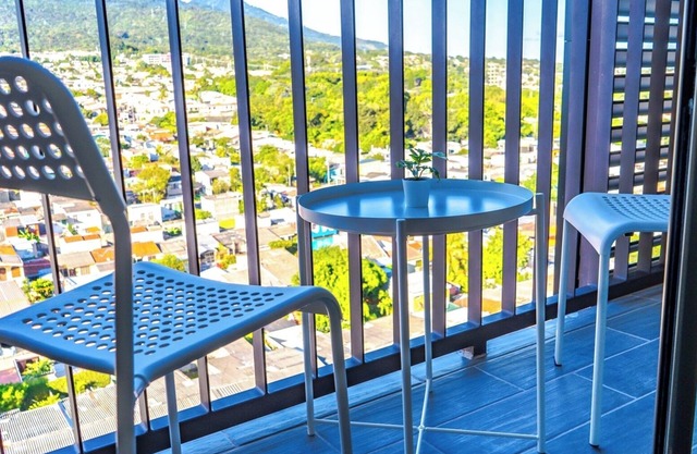 Penthouse with Volcano Views & Top Amenities - AC, Gym, Lounge, Patio, Workspace