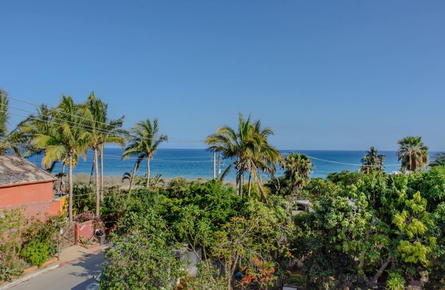 Perfect House with Amazing View of the Ocean and 5 minute walk to the Beach!