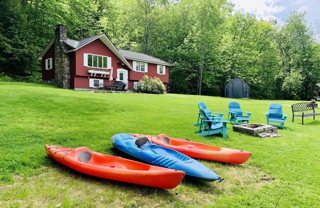 Perfect Lake or Mountain Getaway Less Than 5 Minutes Away