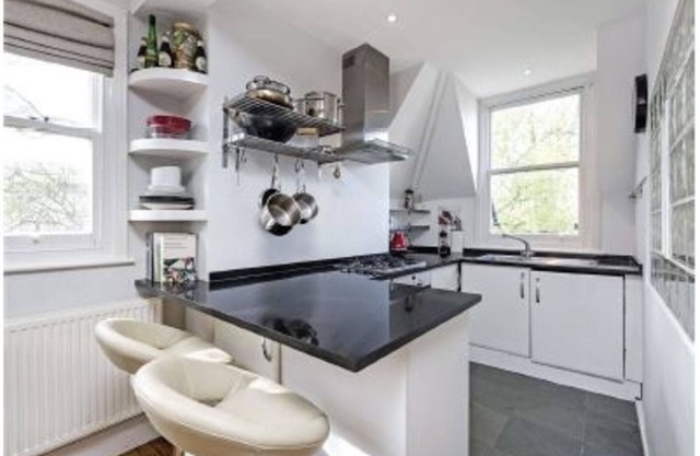 Perfect Location in Richmond, ‘Ted Lasso’ cobbled street, Beautiful flat