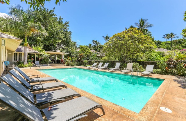 Perfect South Shore Island Getaway, Walk to Beach!