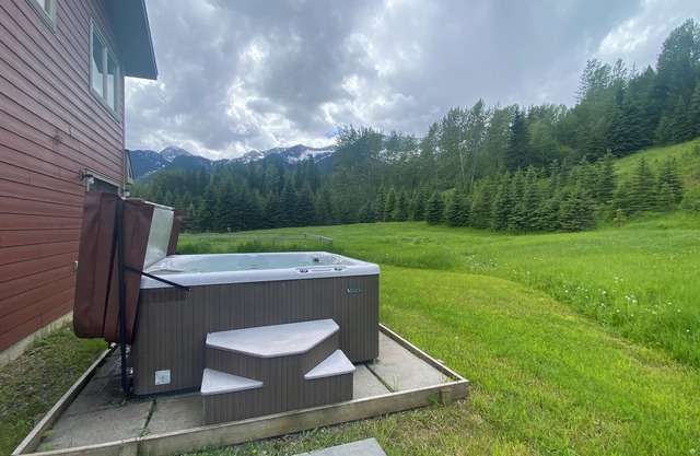 Pet Friendly/3 Bdrm/Stunning Views/Hot Tub