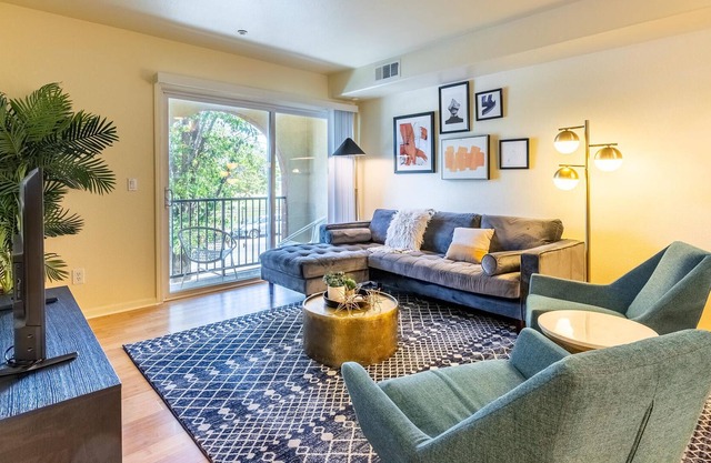 Pet-Friendly 3BR Townhouse in San Jose w/ Parking