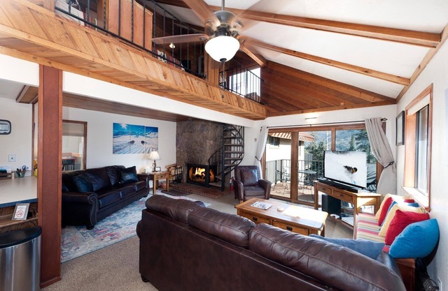Pet Friendly - Affordable Ski in/Ski Out Condo - New Furniture - Views & Deck