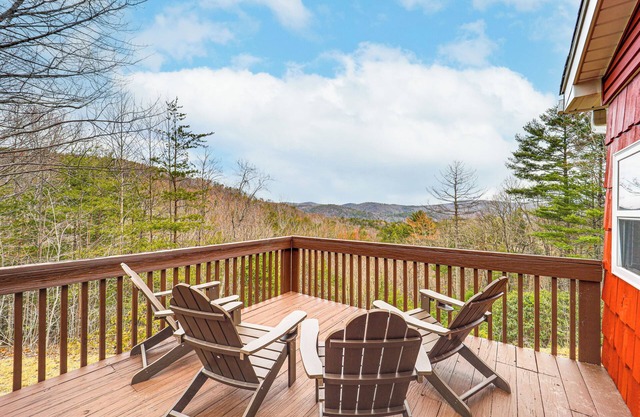 Pet-Friendly Cabin w/Hot Tub in North Carolina!