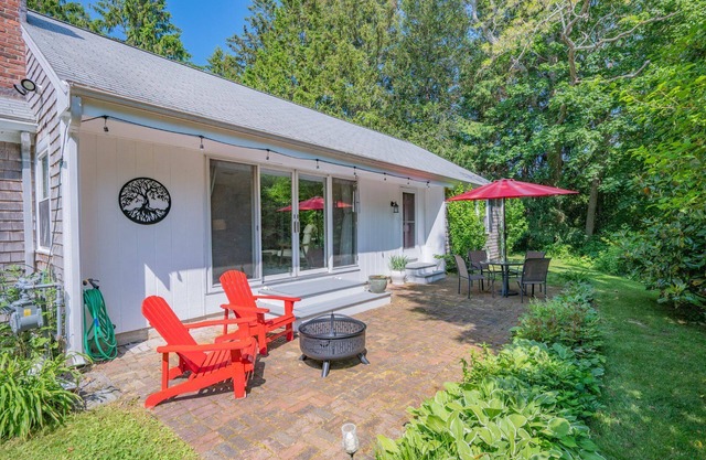 Pet-Friendly Cape Escape Near Beach & Dining