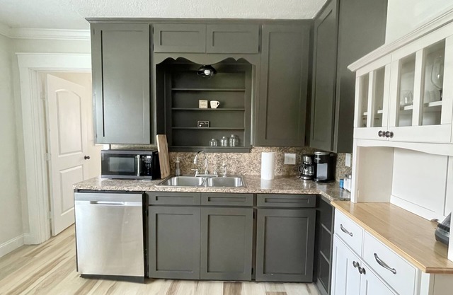Pet Friendly, Comfy Home W/ Large Yard, Cute Patio + Washer & Dryer. 2 bd 2 bath