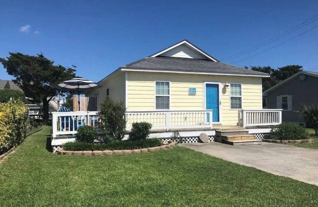 Pet friendly cottage steps from the beach