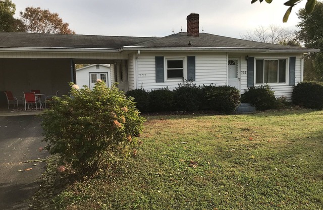 PET FRIENDLY Cottage in the Country near MAYBERRY.