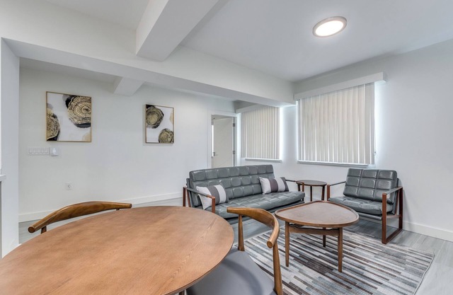 Pet Friendly Furnished 2 Bedroom@ 1168 Pendrell