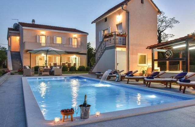 Pet friendly home in Karakasica