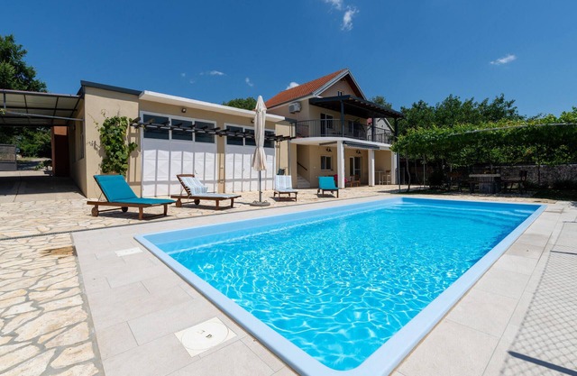 Pet friendly home in Obrovac with WiFi