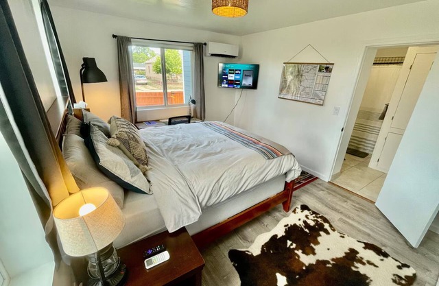 Pet-Friendly Suite w/Fenced Garden, HotTub, Sauna