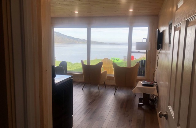 Petal’s near L'Anse aux Meadows- Oceanview