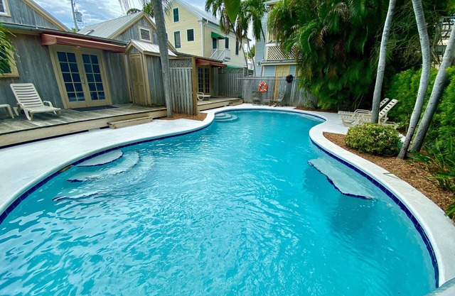 Pete's East Cottage: Cypress east cottage steps from Duval