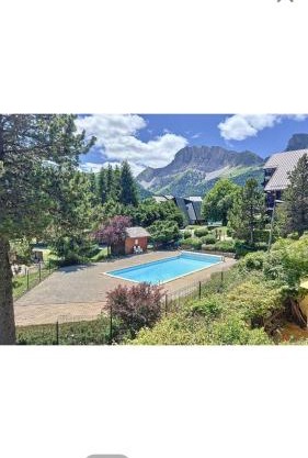 Petit studio mansardé 18 m2 avec piscine gratuite