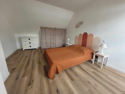 Petite maison de campagne avec poêle à bois, 20 mn des plages