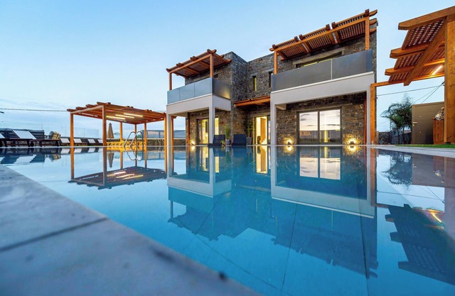 Petra Luxuria Villa with a private pool and a jacuzzi